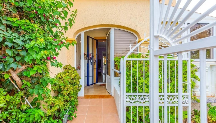 Resale - Chalet - Orihuela Costa - La Zenia