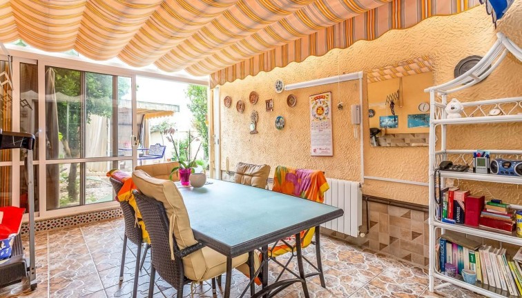 Resale - Chalet - Orihuela Costa - La Zenia