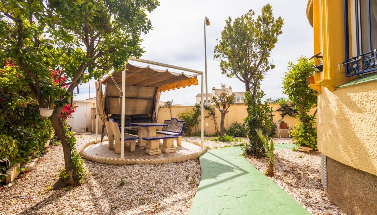 Resale - Chalet - Orihuela Costa - La Zenia