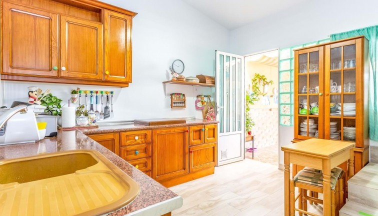 Resale - Chalet - Orihuela Costa - La Zenia