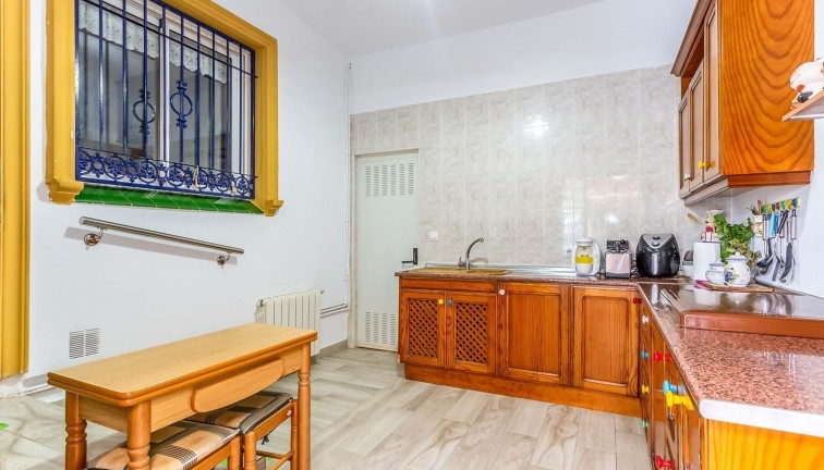 Resale - Chalet - Orihuela Costa - La Zenia