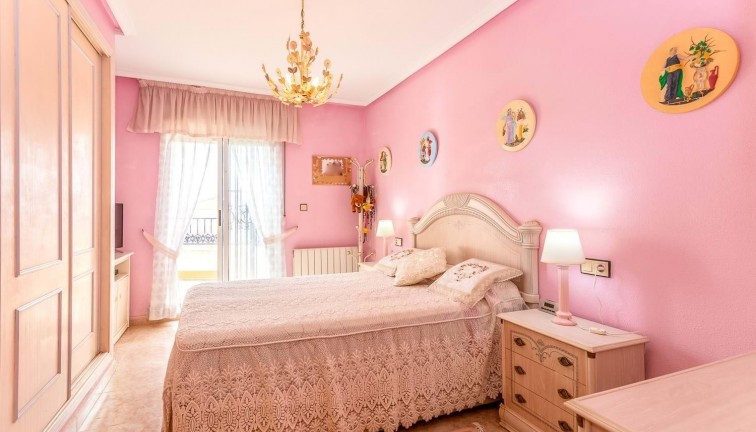 Resale - Chalet - Orihuela Costa - La Zenia