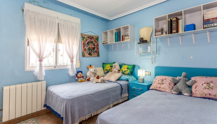 Resale - Chalet - Orihuela Costa - La Zenia