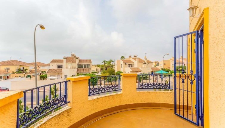 Resale - Chalet - Orihuela Costa - La Zenia