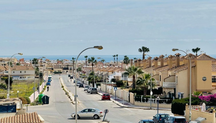 Resale - Chalet - Orihuela Costa - La Zenia