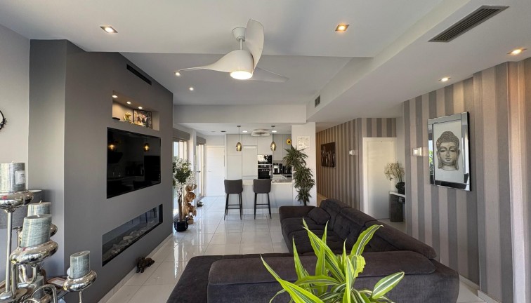 Jälleenmyynti - Erillistalo - Orihuela Costa - Villamartín