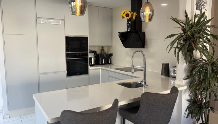 Jälleenmyynti - Erillistalo - Orihuela Costa - Villamartín