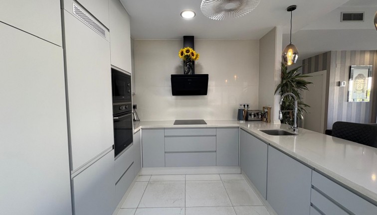 Jälleenmyynti - Erillistalo - Orihuela Costa - Villamartín