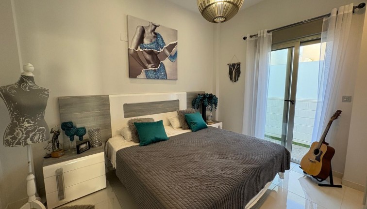 Jälleenmyynti - Erillistalo - Orihuela Costa - Villamartín