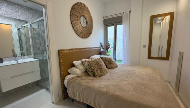 Jälleenmyynti - Erillistalo - Orihuela Costa - Villamartín