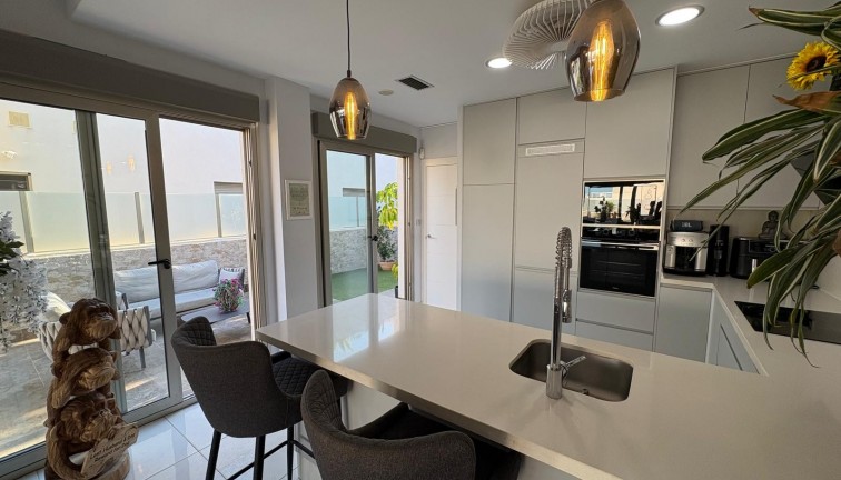 Jälleenmyynti - Erillistalo - Orihuela Costa - Villamartín