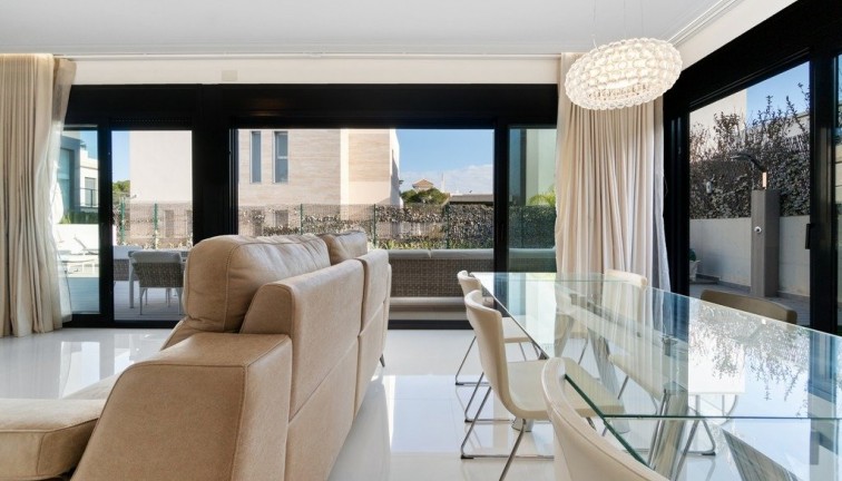 Resale - Chalet - Orihuela Costa - Aguamarina