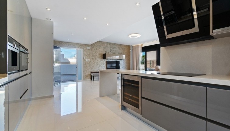 Resale - Chalet - Orihuela Costa - Aguamarina