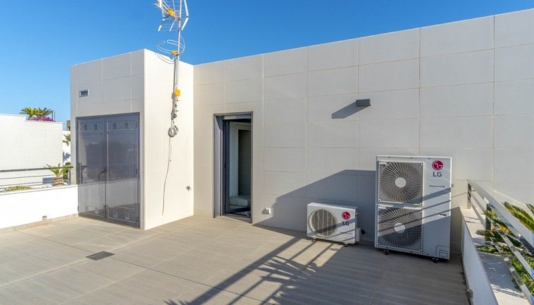 Resale - Chalet - Orihuela Costa - Aguamarina