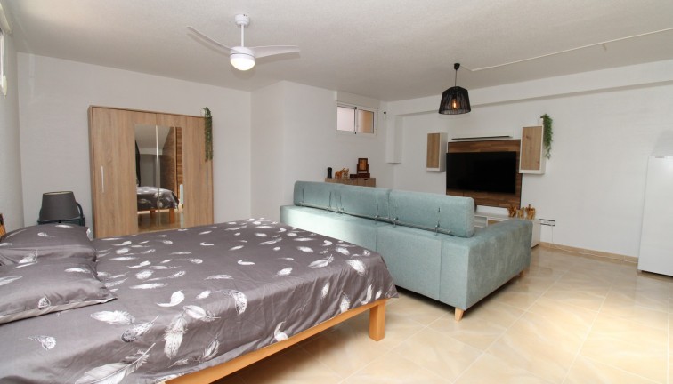 Reventa - Casa adosada - San Miguel de Salinas