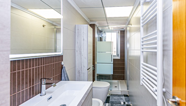 Reventa - Casa adosada - Guardamar del Segura