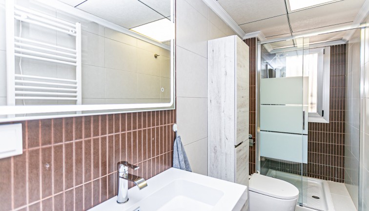 Reventa - Casa adosada - Guardamar del Segura