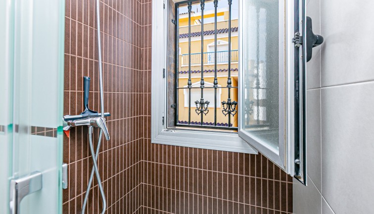 Reventa - Casa adosada - Guardamar del Segura