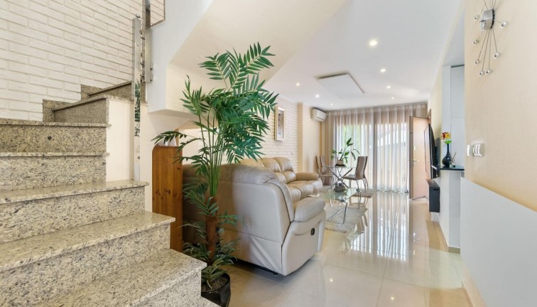 Jälleenmyynti - Terraced house / Townhouse - Torrevieja - Aguas Nuevas