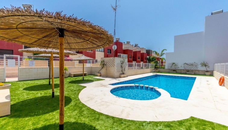 Jälleenmyynti - Terraced house / Townhouse - Torrevieja - Aguas Nuevas