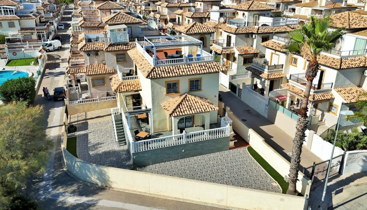 Resale - Chalet - Orihuela Costa - Playa Flamenca