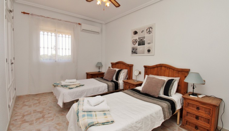 Resale - Chalet - Orihuela Costa - Playa Flamenca