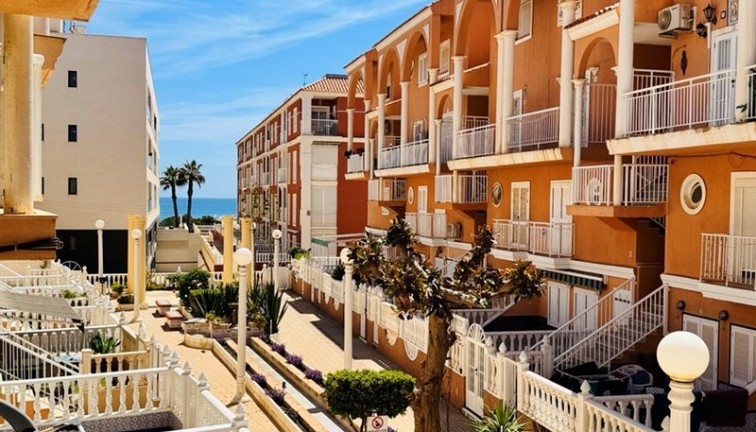 Reventa - Casa adosada - La Mata - LA MATA