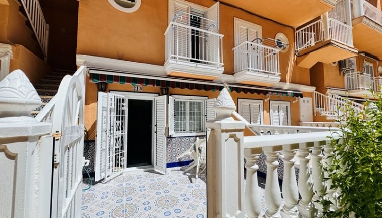 Reventa - Casa adosada - La Mata - LA MATA