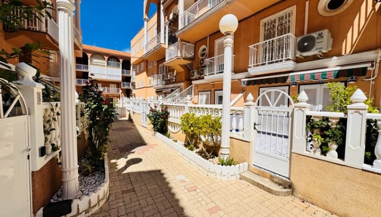 Reventa - Casa adosada - La Mata - LA MATA