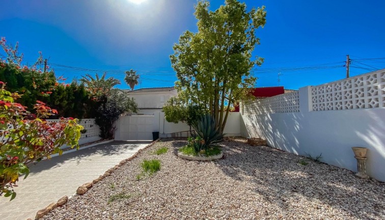Reventa - Chalet - Torrevieja - Aguas Nuevas