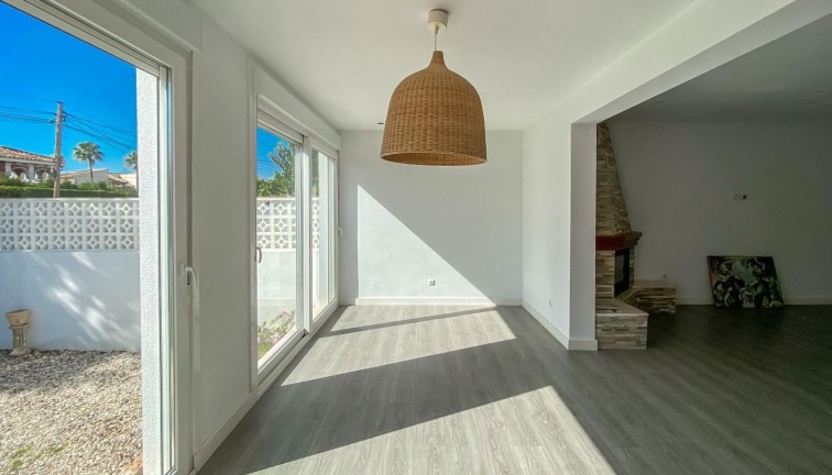 Reventa - Chalet - Torrevieja - Aguas Nuevas