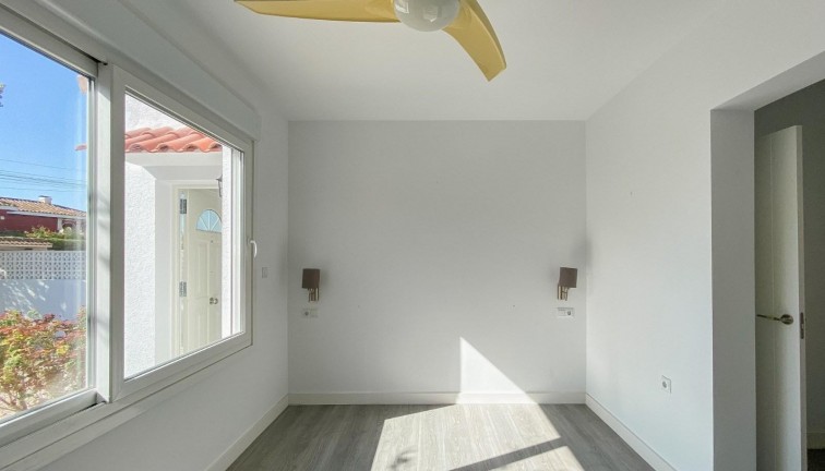 Reventa - Chalet - Torrevieja - Aguas Nuevas