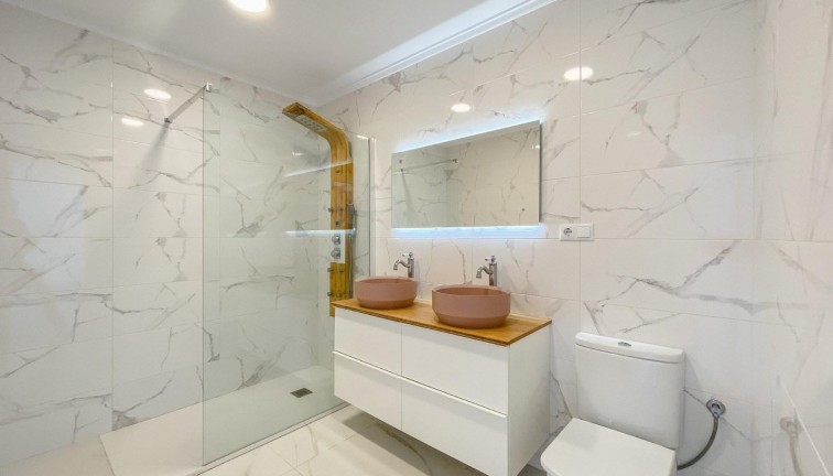 Reventa - Chalet - Torrevieja - Aguas Nuevas