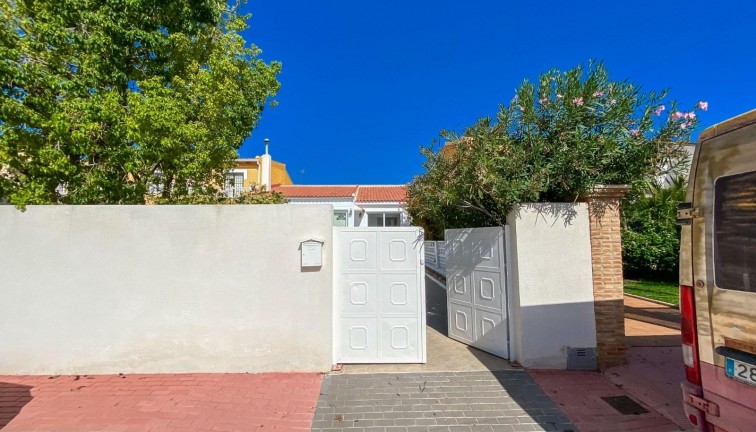 Reventa - Chalet - Torrevieja - Aguas Nuevas