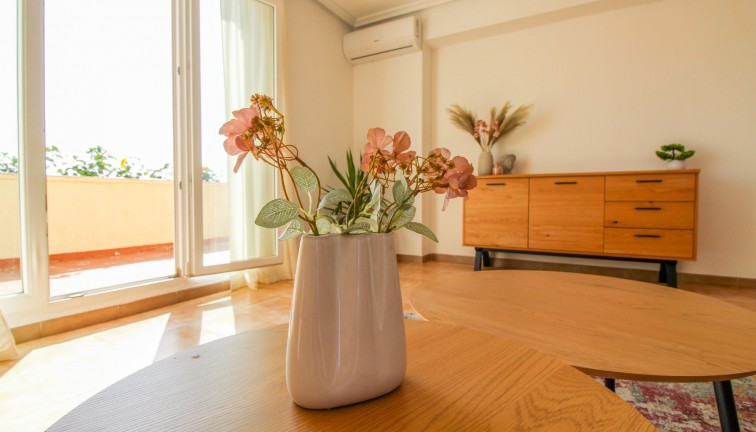 Återförsäljning -  Bostad - Översta våningen  - Punta Prima