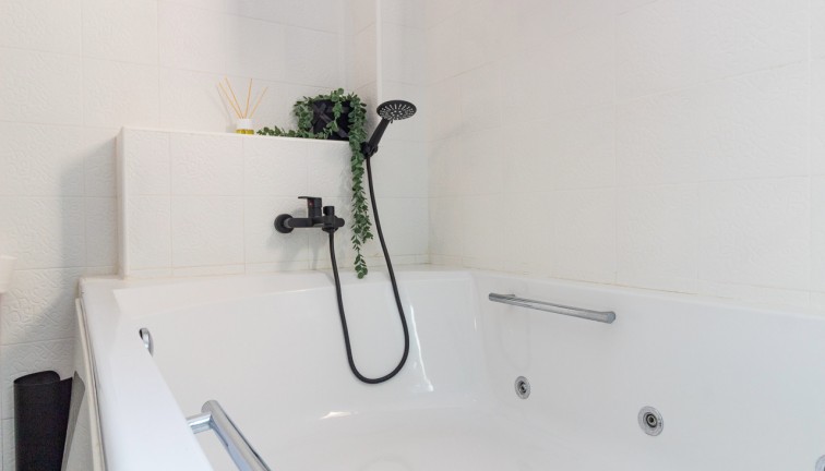 Reventa - Apartamento - Apartamento en el último piso - Torrevieja