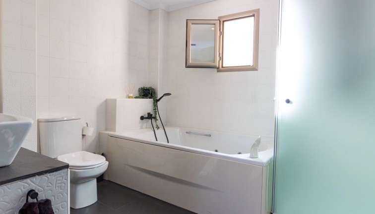 Reventa - Apartamento - Apartamento en el último piso - Torrevieja