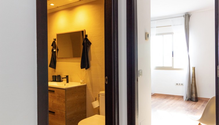 Reventa - Apartamento - Apartamento en el último piso - Torrevieja