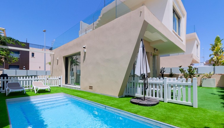 Resale - Chalet - Pilar de la Horadada - Pueblo Latino