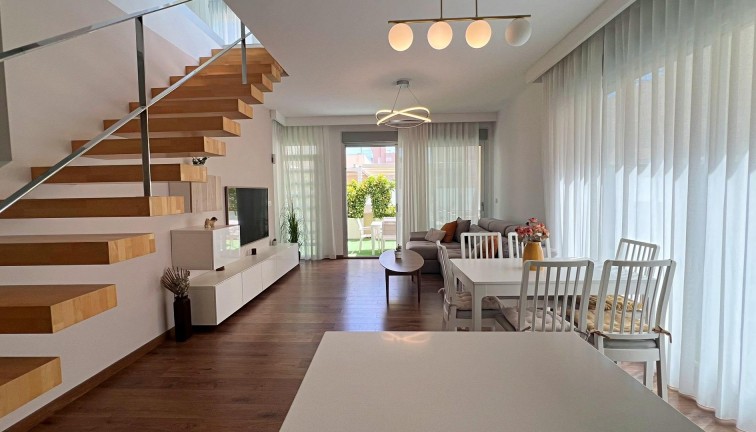 Resale - Chalet - Pilar de la Horadada - Pueblo Latino