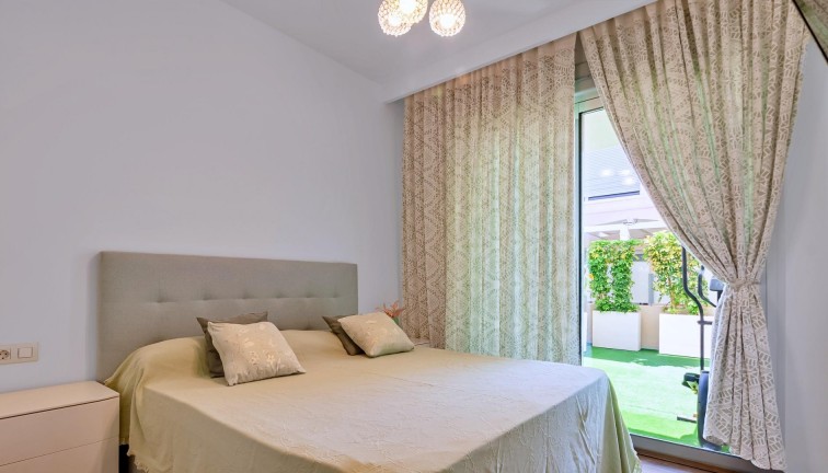 Resale - Chalet - Pilar de la Horadada - Pueblo Latino