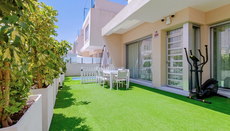 Resale - Chalet - Pilar de la Horadada - Pueblo Latino