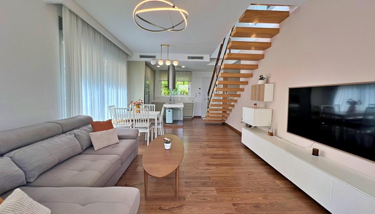 Resale - Chalet - Pilar de la Horadada - Pueblo Latino