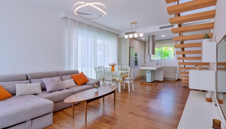 Resale - Chalet - Pilar de la Horadada - Pueblo Latino