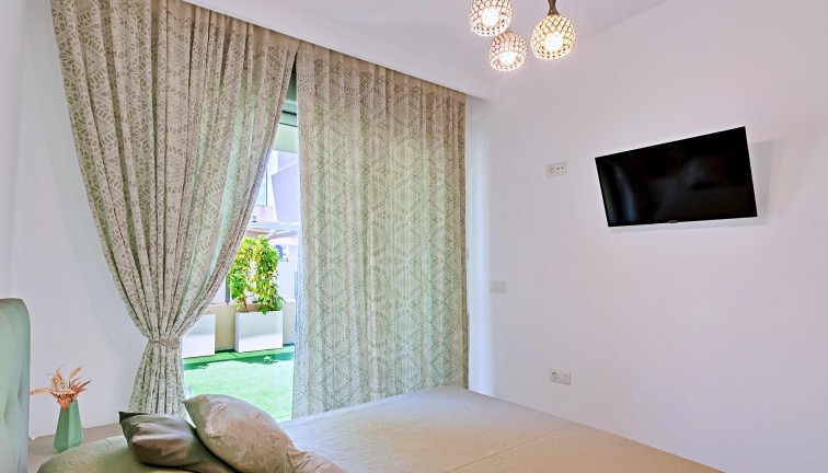 Resale - Chalet - Pilar de la Horadada - Pueblo Latino