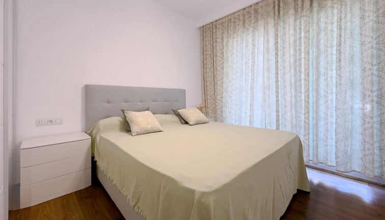 Resale - Chalet - Pilar de la Horadada - Pueblo Latino