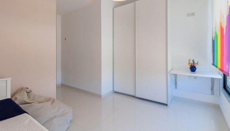 Resale - Chalet - Pilar de la Horadada - Pueblo Latino