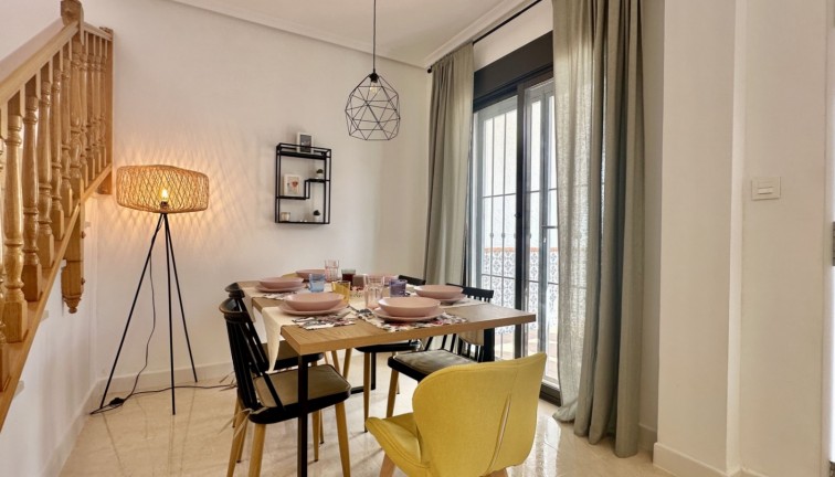 Reventa - Casa adosada - San Miguel de Salinas