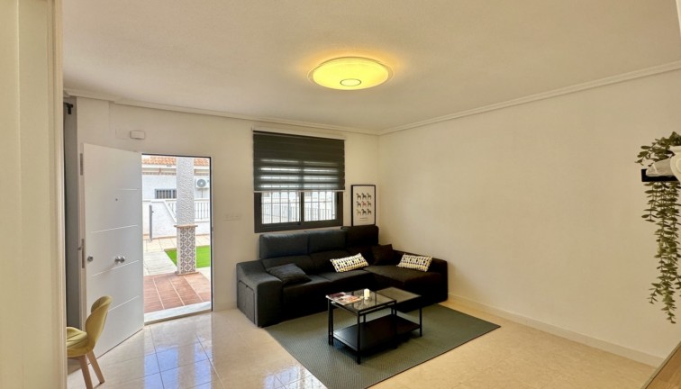 Reventa - Casa adosada - San Miguel de Salinas