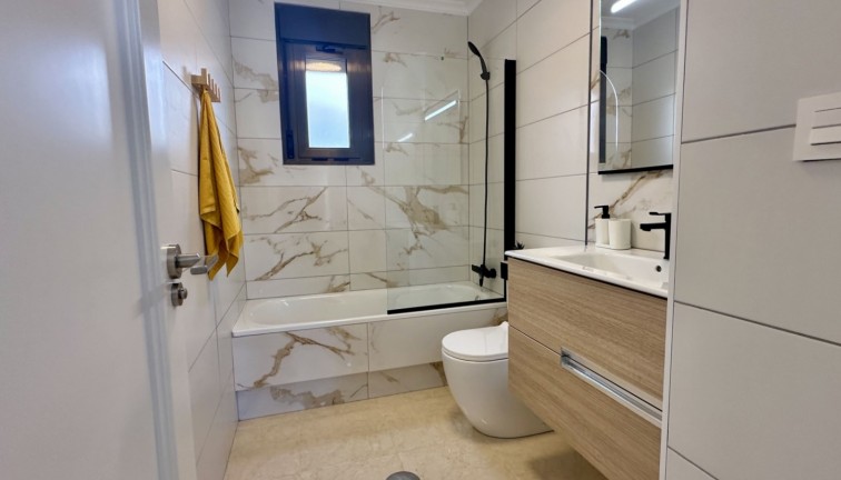 Reventa - Casa adosada - San Miguel de Salinas